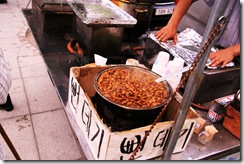 seoul.cooking worms in  the street