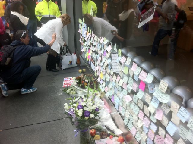 Apple Store Jobs Dead - Copie