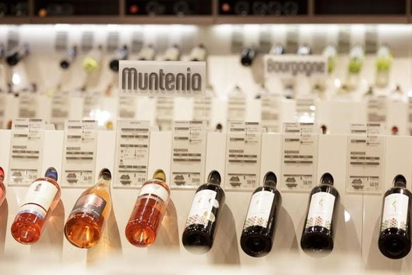 Mega image wine gallery