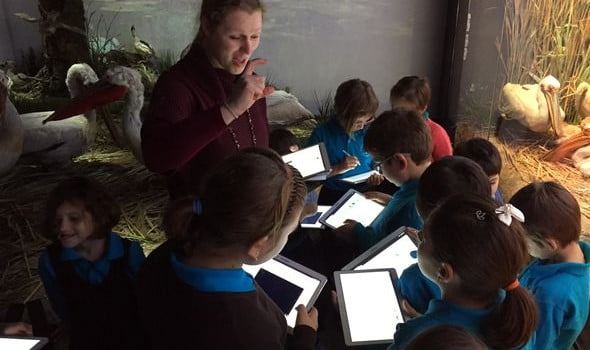 elevi samsung lectie interactiva