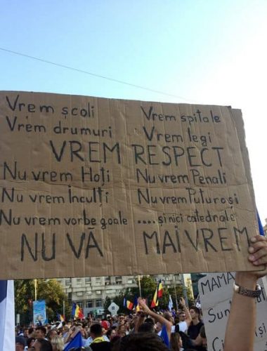 Jandarmeria a atacat cu gaze lacrimogene manifestanții anti PSD în 10 august 2018