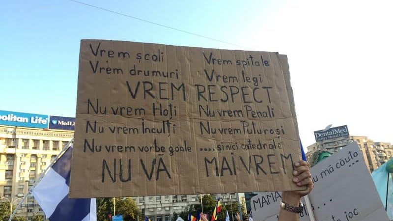 Jandarmeria a atacat cu gaze lacrimogene manifestanții anti PSD în 10 august 2018