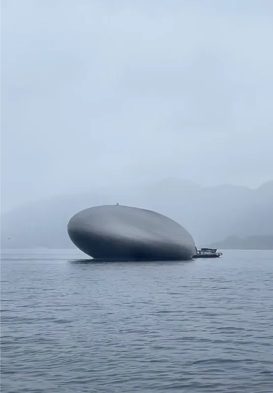 instalatie plutitoare in fiord norvegian